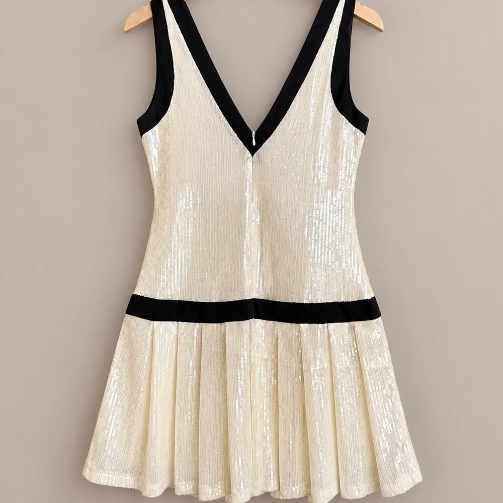 Blue Blush Sequin Color Block Mini Dress Cream Black V-Neck Size S